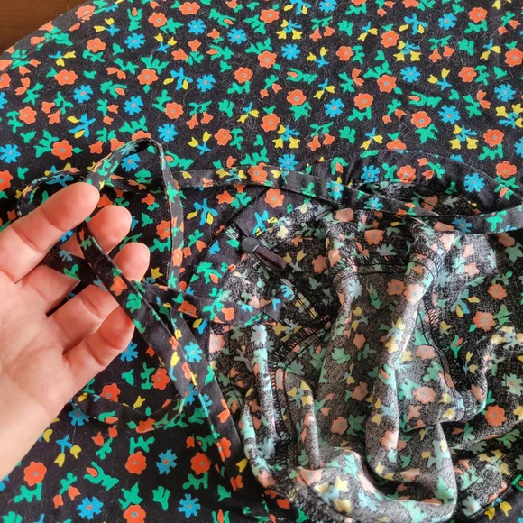 BAGGU Packable Sun Hat in Black Calico Floral - Picture 3 of 4